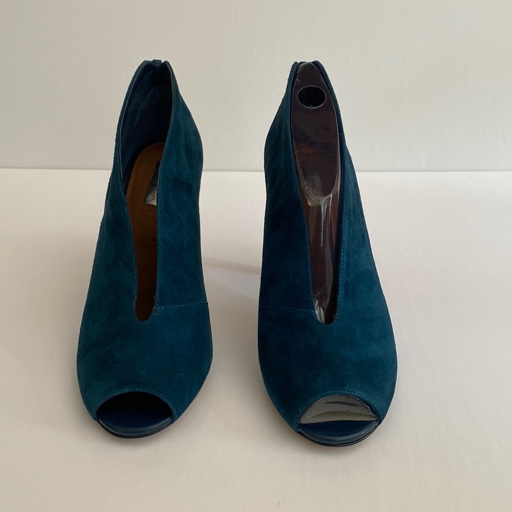 Halogen Teal Suede heels size 10